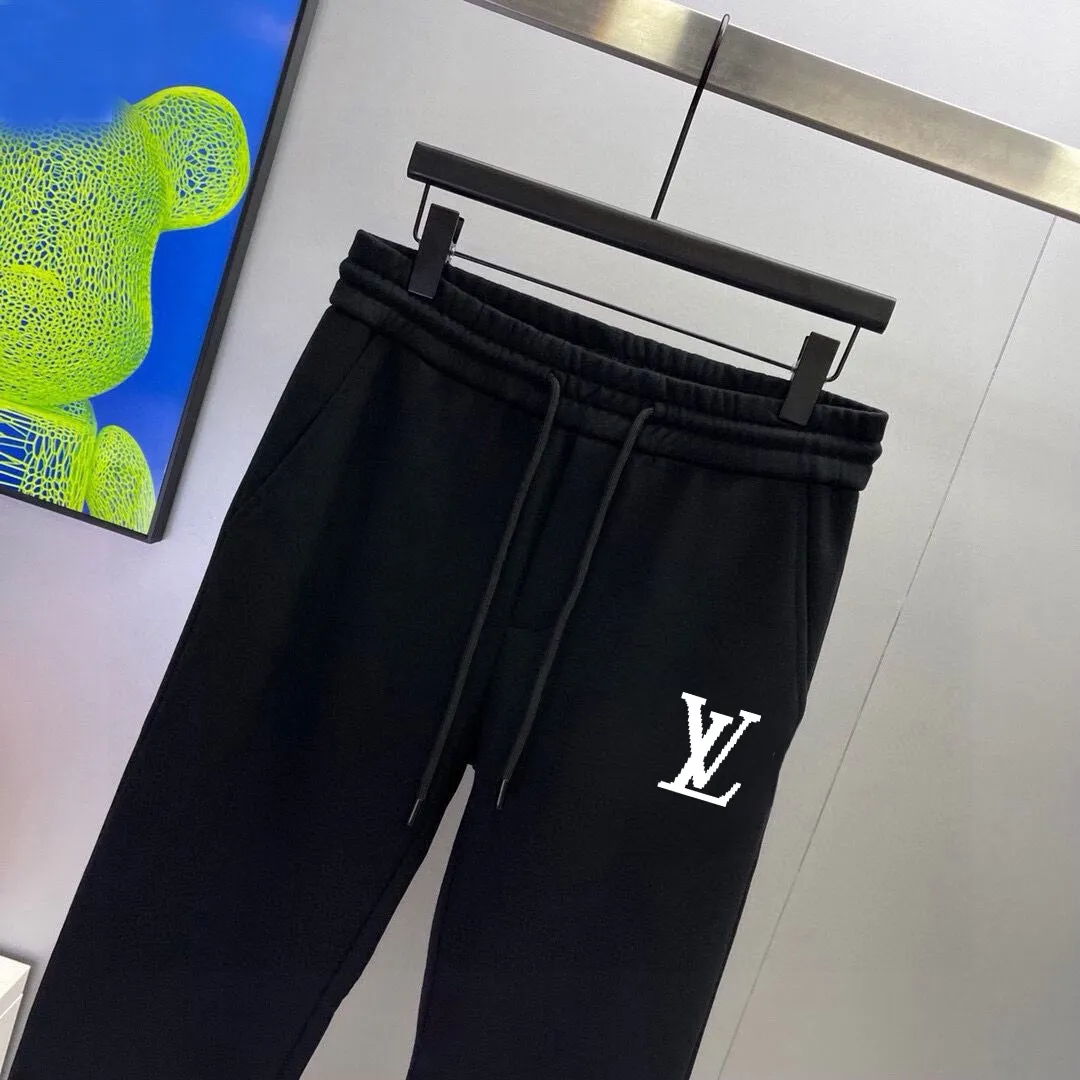 🅿️400 [LV Louis Vuitton] (Fat Man Gospel) hot-selling suit is coming. Focus on the original version of the official website. 2025 new hot-selling cardigan sweater suit. The original order is the best 🇭🇰. It is the meticulous work of top designers for a fitting and perfect upper body effect. 100% natural high-quality Roman cotton, close-fitting comfort, noble and elegant! Original hardware embodies elegance and nobility! Counter size: M-5XL (maximum wear up to 220 pounds)